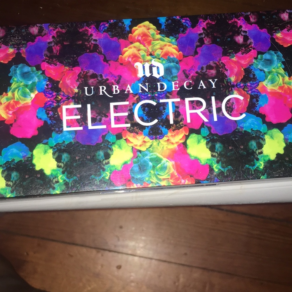 Urban decay electric eyeshadow palette